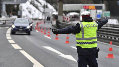 Uno "tsunami" su Schengen: il coronavirus spacca l'Europa