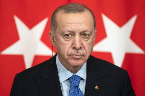 Erdogan usa Santa Sofia per restare in sella:  "Deve tornare moschea"