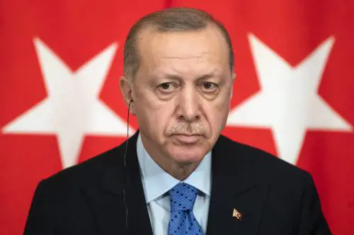 Pace Israele-Emirati, effetto domino nel Golfo. Ira Erdogan: "Traditori"