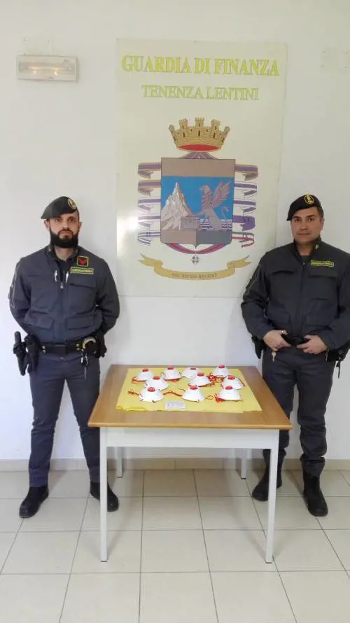 Mascherine a prezzi esorbitanti: denunciato farmacista