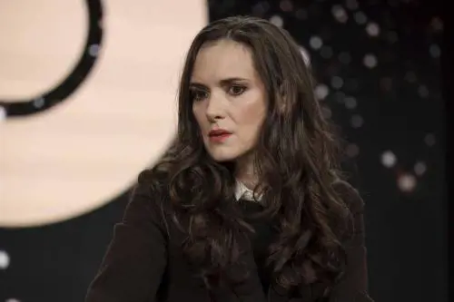 Wynona Ryder difende Johnny Depp dall'accusa di abusi