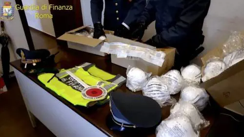 Coronavirus, scoperta sartoria illegale di mascherine