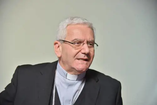 Il vescovo di Bergamo: "Accompagnamo da lontano i defunti"