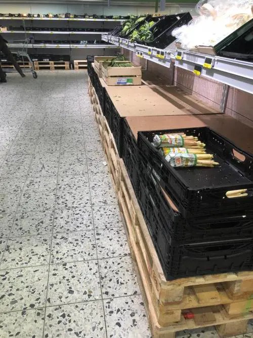 Coronavirus, le immagini dei supermercati presi d'assalto a Berlino
