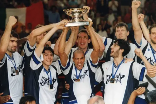 Carlton Myers fermato dai carabinieri mentre si allenava al parco. "Scusate, ho sbagliato..."