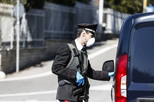 Udine, pakistano aggredisce i carabinieri e sputa in faccia a un militare