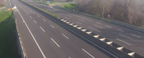 Autostrade in Lombardia svuotate dal coronavirus: le immagini mai viste