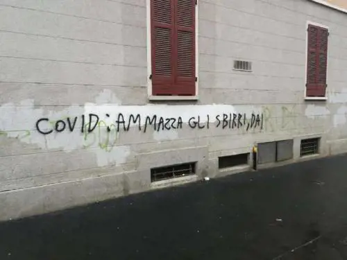 "Virus ammazza gli sbirri". Sconvolge la scritta  su un muro al Corvetto