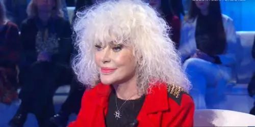 "Ti devi ritirare". Donatella Rettore non perdona Gianni Morandi