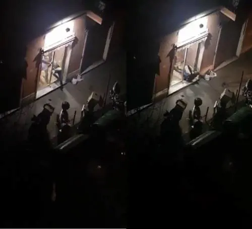 Genova, nigeriano vuole pizza: sfonda vetrata e sputa contro titolare