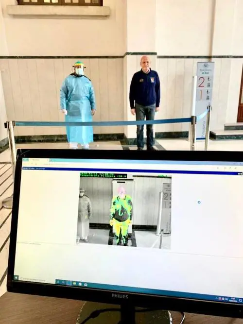 Puglia, termoscanner all'ingresso del policlinico di Bari