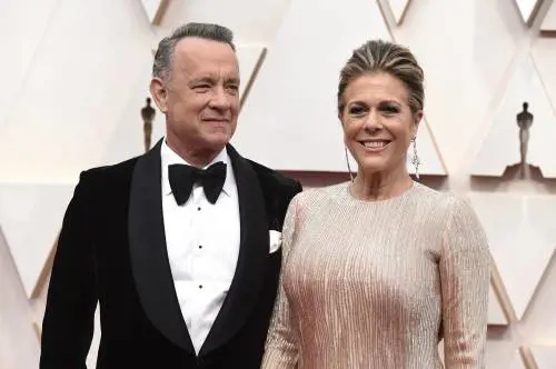 Tom Hanks dona il suo sangue per trovare un vaccino contro il coronavirus. Ha un'idea sul nome