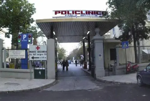 Secondo furto in due giorni al policlinico: nel mirino ancora medici e infermieri