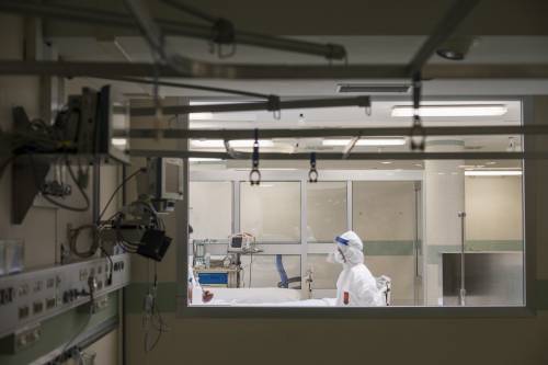 L'Italia della solidarietà: pizze e dolci donate ai medici in corsia