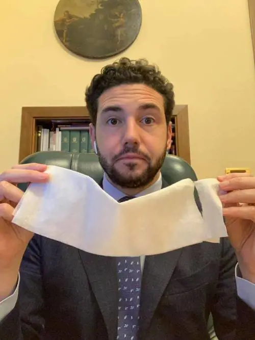 Musumeci: "Mascherine? Da Roma ci hanno mandato panni per pulire il tavolo"