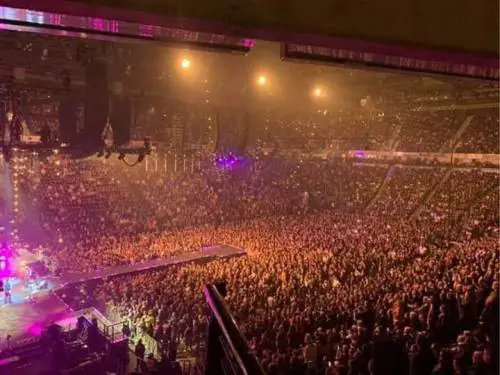 A Londra test solo ai ricoverati. E gli italiani scappano