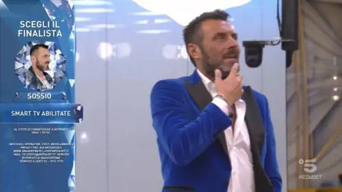 Gf Vip, il gesto di generosità di Sossio Aruta: "Non voglio un euro, donatelo a chi sta combattendo il coronavirus"
