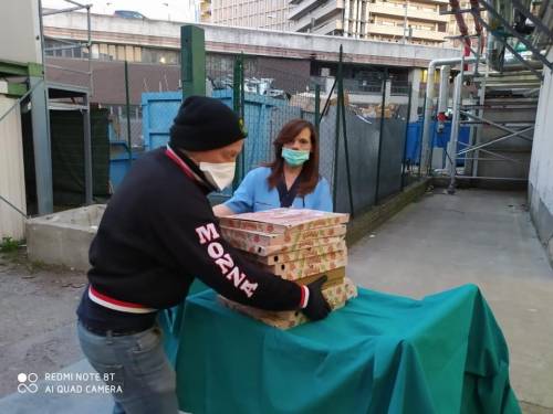 Monza, gli ultras consegnano pasti a medici e infermieri: "Non siete soli"