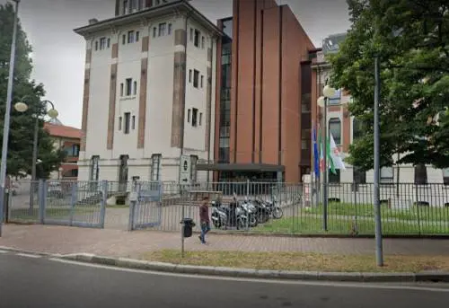 Busto Arsizio, dopo lite sudamericana accoltella compagno magrebino