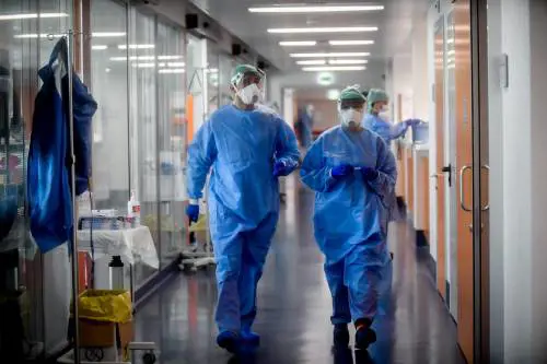 Coronavirus, lo studio: prima di Mattia forse colpite 385 persone 