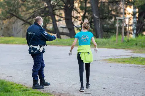 Virus, tre agenti della polizia locale positivi al Covid-19
