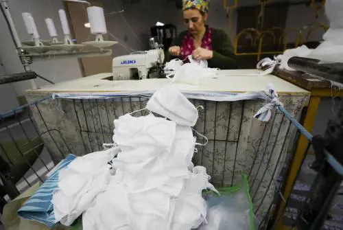 Coronavirus, scandalo sequestri in Ue: bloccate le mascherine per l'Italia