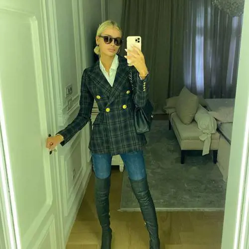 Sofija Milosevic spopola sui social