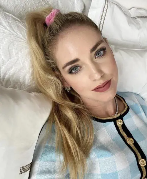 Chiara Ferragni mostra rotondità sospette, è l'effetto della quarantena o un dolce segreto?