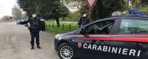 "Ho il Coronavirus", urla e sputa contro i carabinieri, arrestata