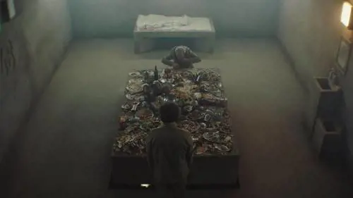 Su Netflix, "Il Buco": un grande film ma da evitare in quarantena