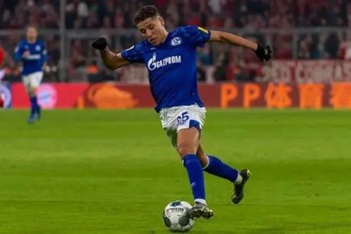 Harit fa festa fino a notte fonda. Lo Schalke 04: "Non è tollerabile"