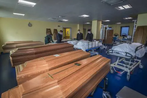 "Muore chi è gravemente malato". Ma molti sono solo ipertesi