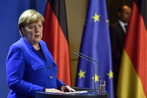 Il "doppio gioco" della Merkel: ecco come salva le sue aziende