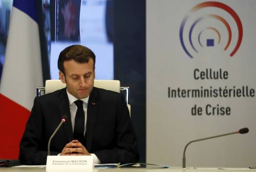Ora la Francia rischia il crollo: "Non resisterà più di un mese"