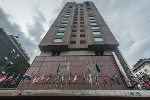 Milano. Hotel Michelangelo requisito dal Comune