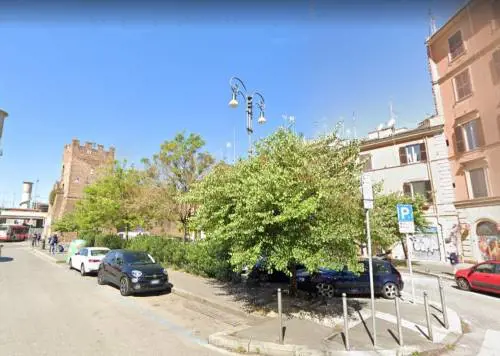Roma, rapina con coltello in centro: ancora ricercato un magrebino