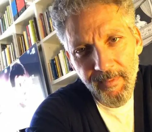 La rabbia di Beppe Fiorello: "Tutti cantano e ballano ma perché non fanno i tamponi?"