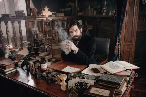 "Freud", la serie Netflix baratta la psicanalisi con l'orrore esoterico