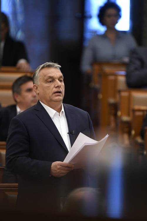 Emergenza virus in Ungheria: concessi pieni poteri a Orban