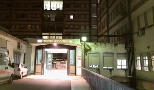 Enna, bimbo ingoia una pallina e soffoca: la famiglia sotto choc