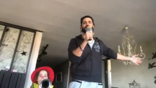 Marco Bocci canta sui social: "Sbrocchiamo ma resistiamo"