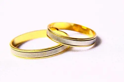 Ora il matrimonio si celebra alla finestra: succede a New York