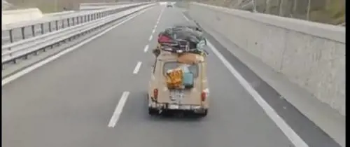 Dalla Francia alla Sicilia con una Renault 4 gialla: svelato il mistero