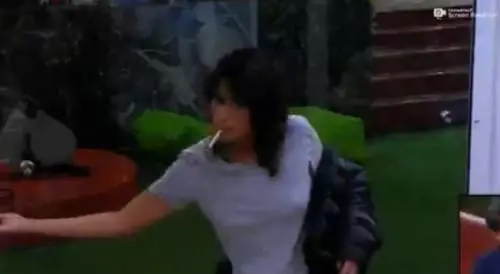 Fernanda Lessa mostra i lividi fatti dalla Elia e tuona: "Vade retro Satana"