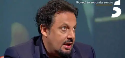 Enrico Brignano: “Coronavirus? È dura, molto più che in guerra”