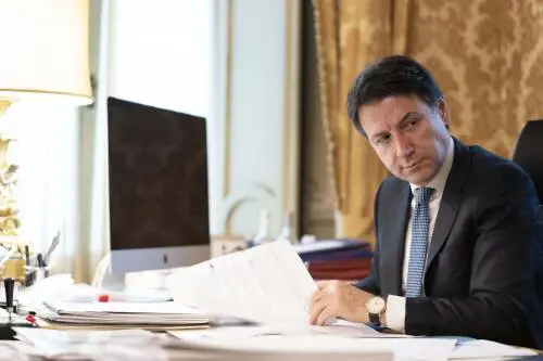 Coronavirus, buono spesa da 300 euro a famiglia: chi ne ha diritto