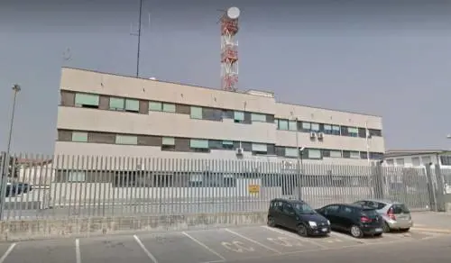 Cento, magrebino pregiudicato aggredisce carabinieri in caserma