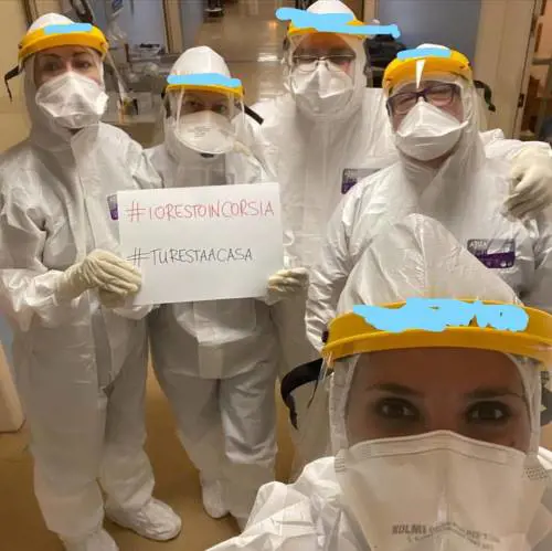 Bari, la denuncia degli infermieri: "Abbiamo le tute per i macellai"