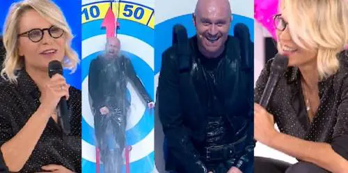 Maria De Filippi rimprovera Rudy Zerbi: "Non toccarti! Non si fa in tv!"