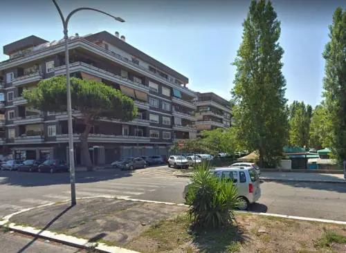 Prende a pugni la madre e le rompe il naso: denunciato